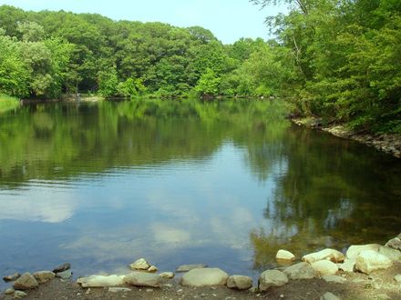 800pxhills_pond_monotomy_rocks_park